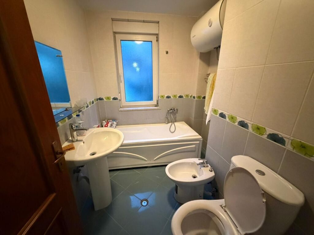 Apartament me qera 2+1+2 tek Kompleksi Colombo,Liqeni i Thate