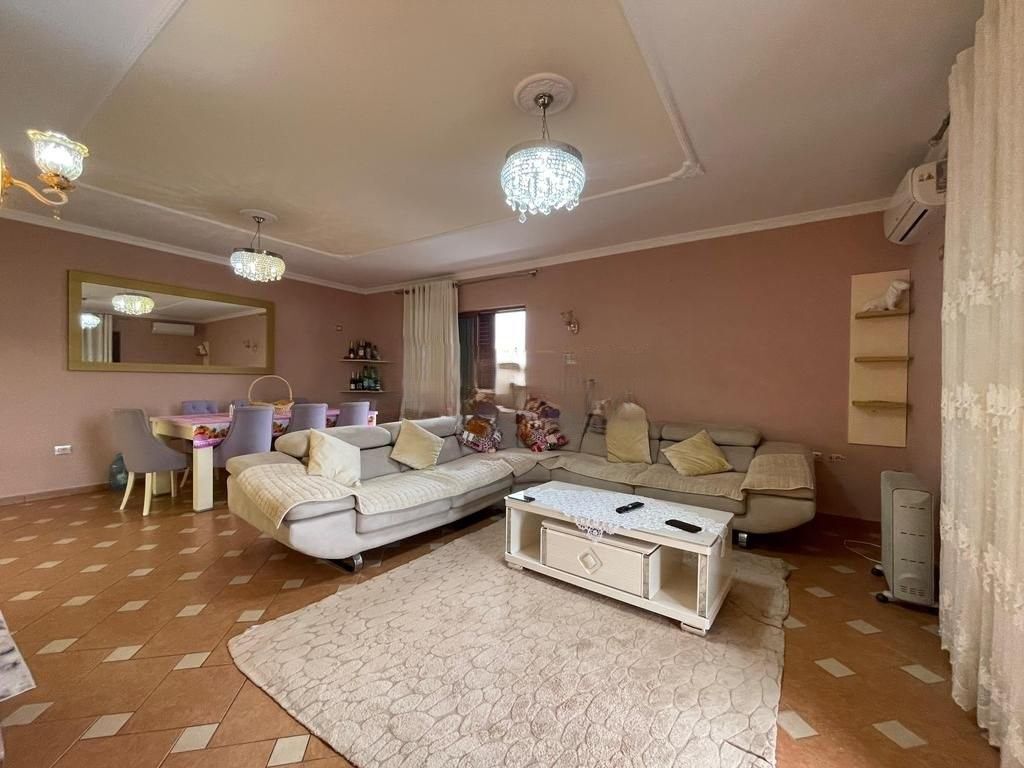 Villa di 3 piani + Terreno in vendita, Sauk, Tirana