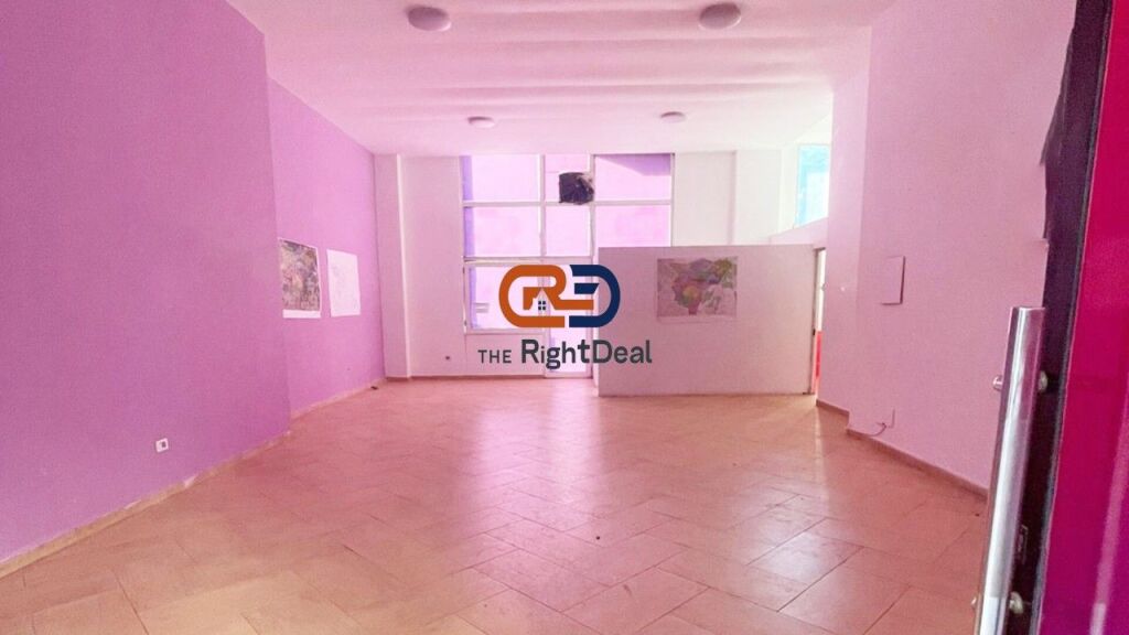Ne Fresk ,Ne Rrugen Muhamet Deliu , Shitet Ambient Komercial Open Space !!!