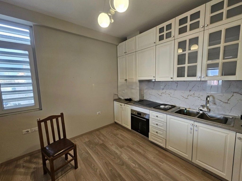 Apartament 1+1 me qira pranë Gjimnazit Partizani