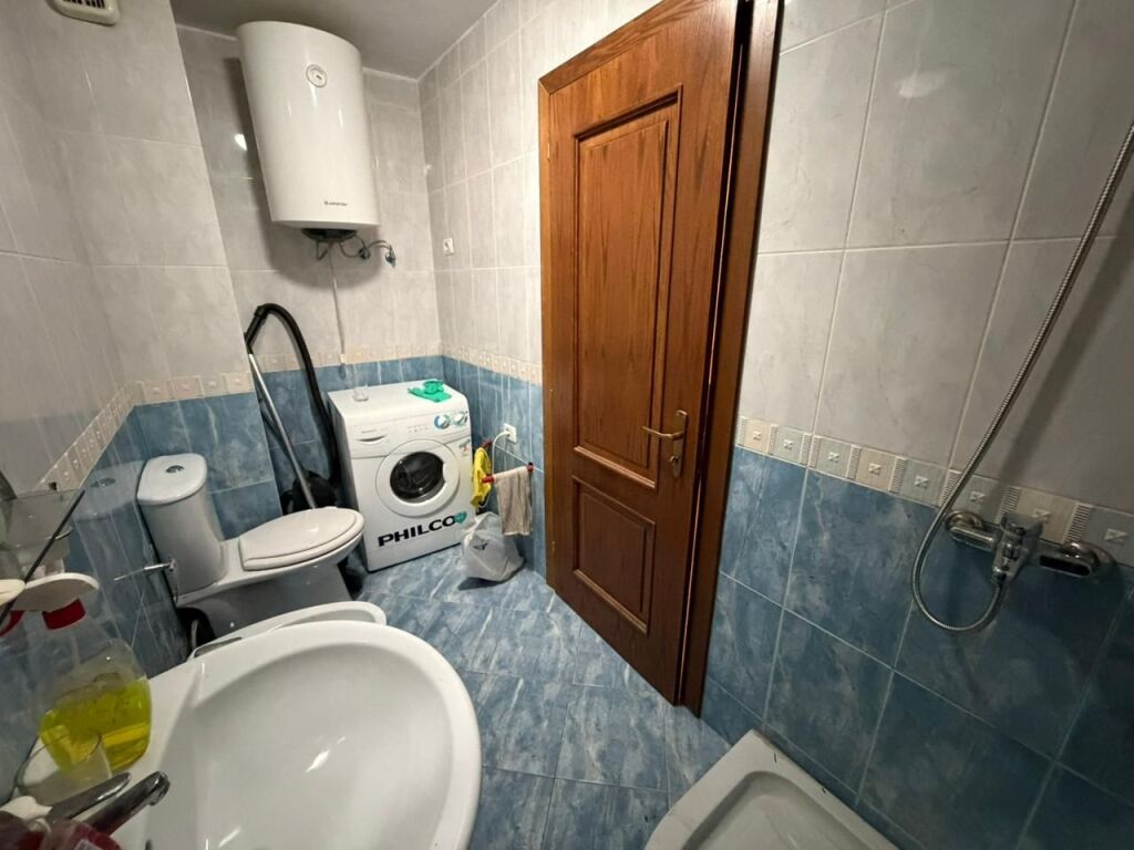 Apartament me qera 2+1+2 tek Kompleksi Colombo,Liqeni i Thate
