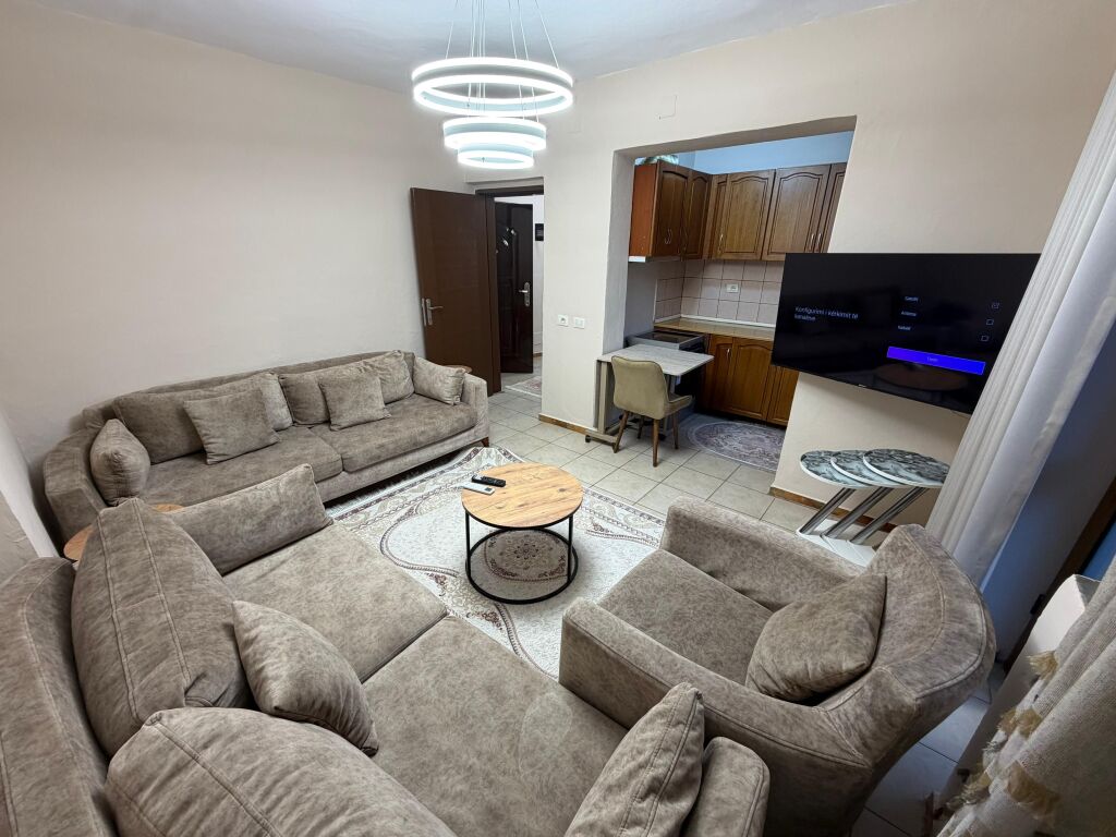 Jepet me qera apartament 1+1 📍 Tek Rruga Mine Peza 🏢 Kati i 3-të, pallat ekzistues (pa ashensor) 💶 Çmimi:50000 leke leke / muaj