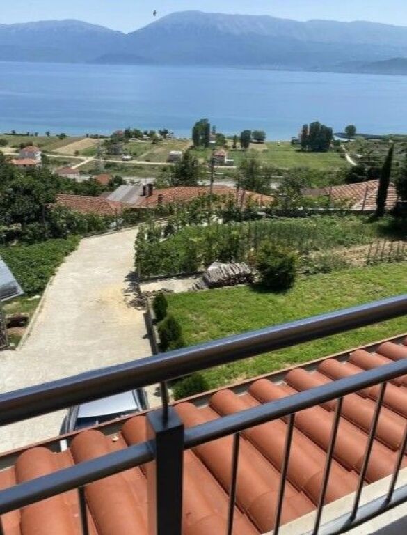 📌Shitet Vilë 2-Katëshe me Pamje nga Liqeni – Pogradec
