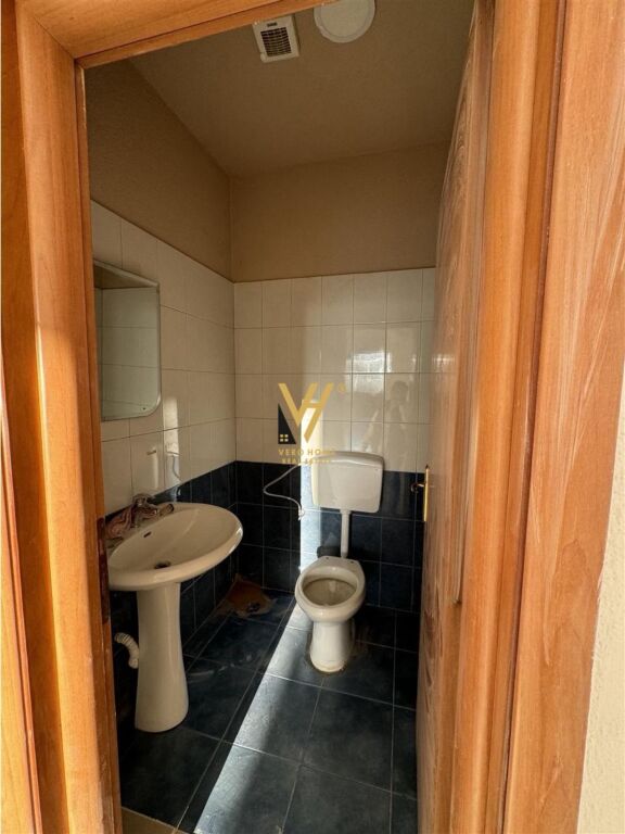 GIVEN SPACE 105 M2 FOR RENT IN STUDENT CITY 900 EURO