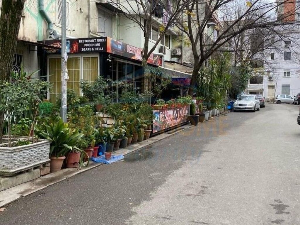 In vendita, Locale, Viale Asim Vokshi, Tirana.