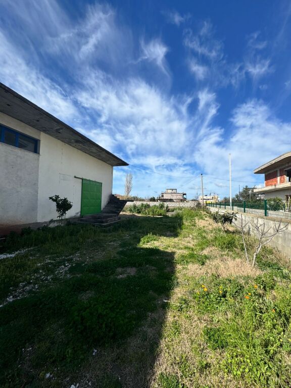 TERRENO + EDIFICIO IN VENDITA IN UNA POSIZIONE ECCELLENTE!
