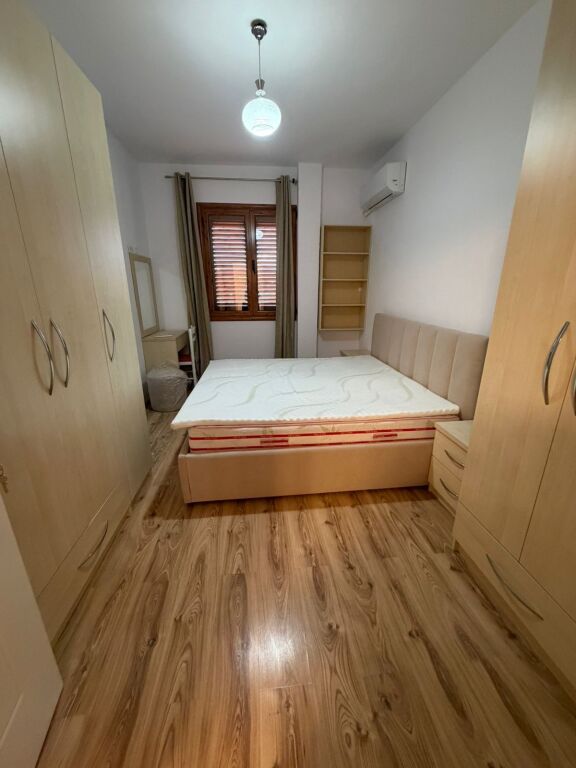 Jepet me qera 3+1 shtepi private ne Sauk