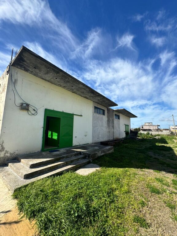 TERRENO + EDIFICIO IN VENDITA IN UNA POSIZIONE ECCELLENTE!
