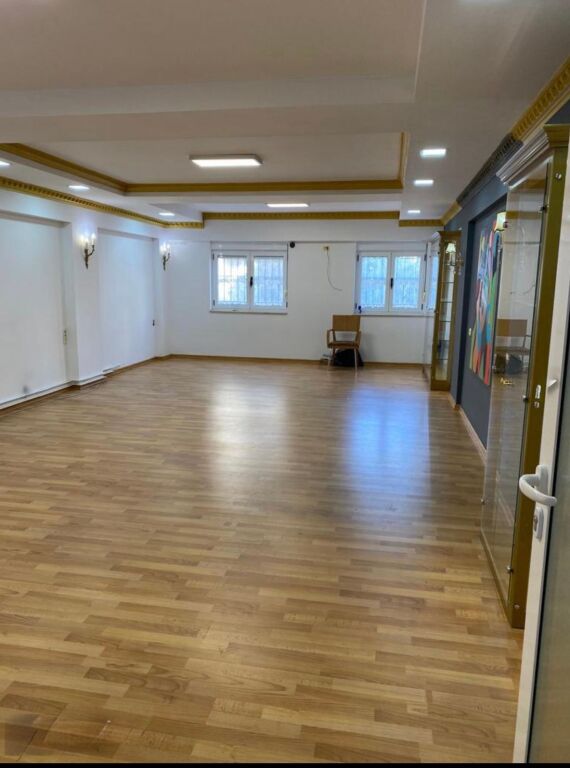  - LOCALE COMMERCIALE IN AFFITTO NEL CUORE DI TIRANA