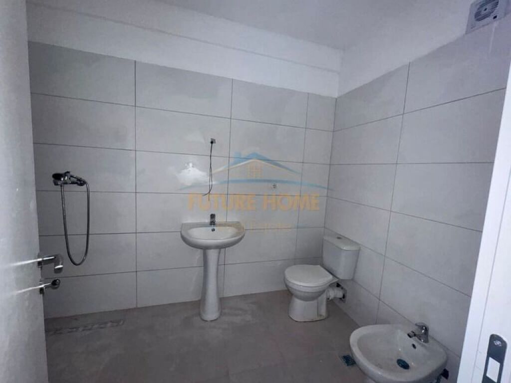 Affitto, Appartamento 1+1, Kombinat, Tirana..