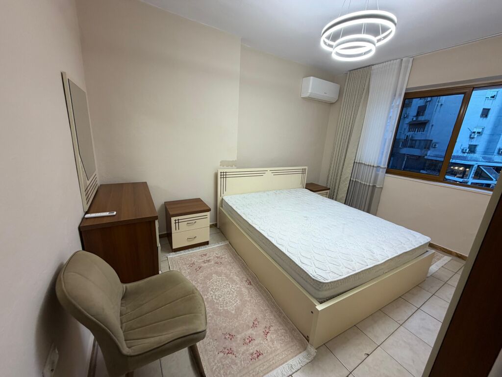 Jepet me qera apartament 1+1 📍 Tek Rruga Mine Peza 🏢 Kati i 3-të, pallat ekzistues (pa ashensor) 💶 Çmimi:50000 leke leke / muaj