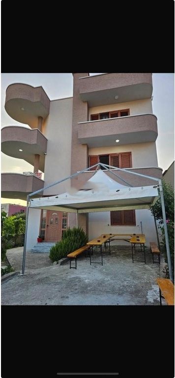 Villa di 3 piani + Terreno in vendita, Sauk, Tirana