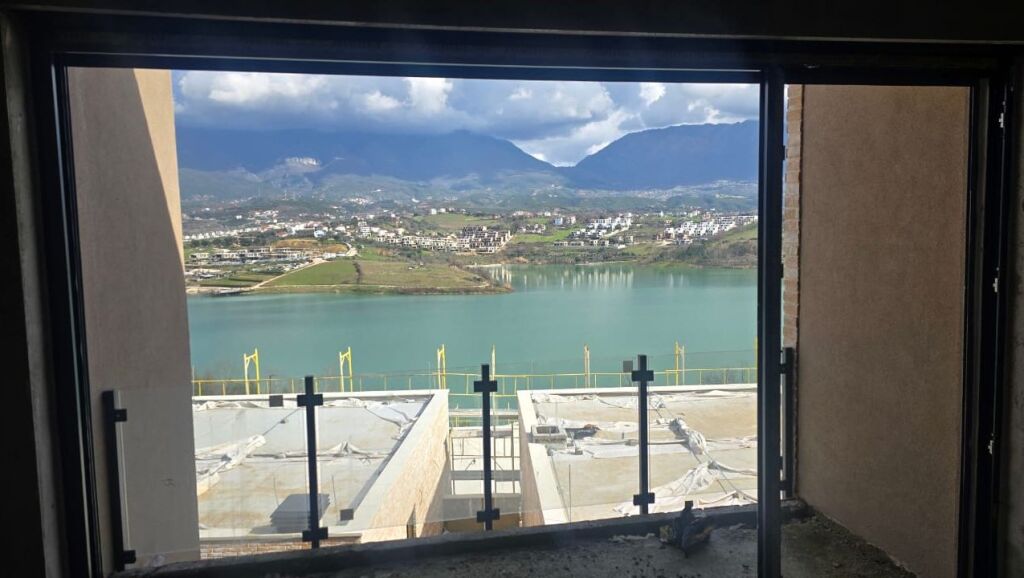 SHITET VILE 211 M2 FARKE 390.000 EURO