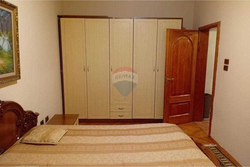Jepet me Qira Apartament te Shkolla Sinan Tafaj