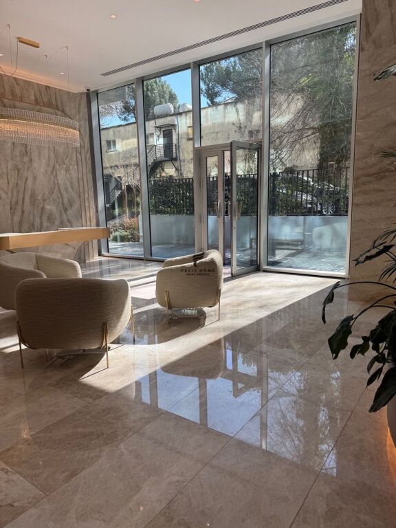 OFFICE FOR RENT 264.71 M2 BLOK 9,300 EURO