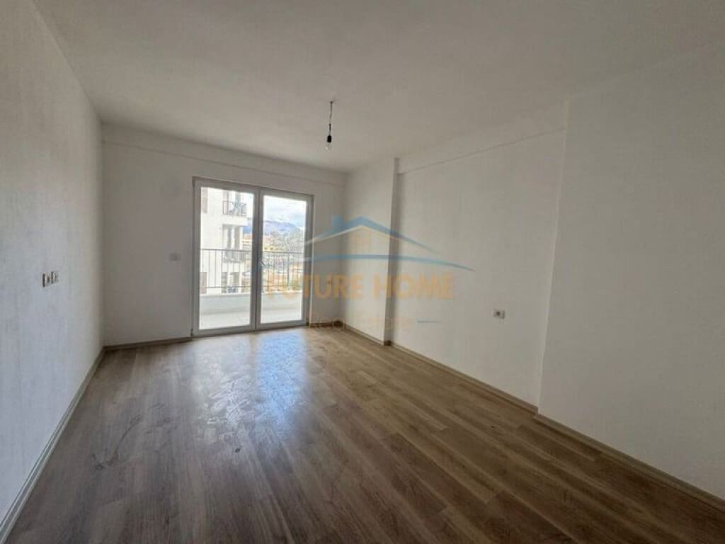 Affitto, Appartamento 1+1, Kombinat, Tirana..