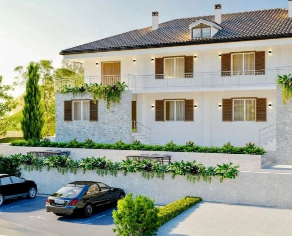 📌Shitet Vilë 2-Katëshe me Pamje nga Liqeni – Pogradec