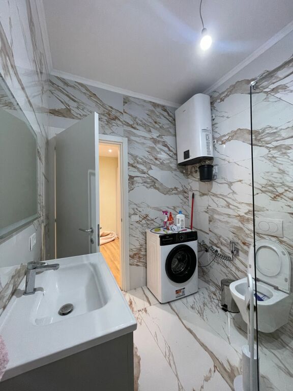 SHITET | Apartament 1+1 – Galeria Roma, Rruga e Kavajës