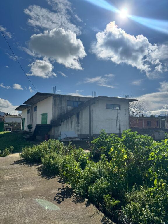 TERRENO + EDIFICIO IN VENDITA IN UNA POSIZIONE ECCELLENTE!
