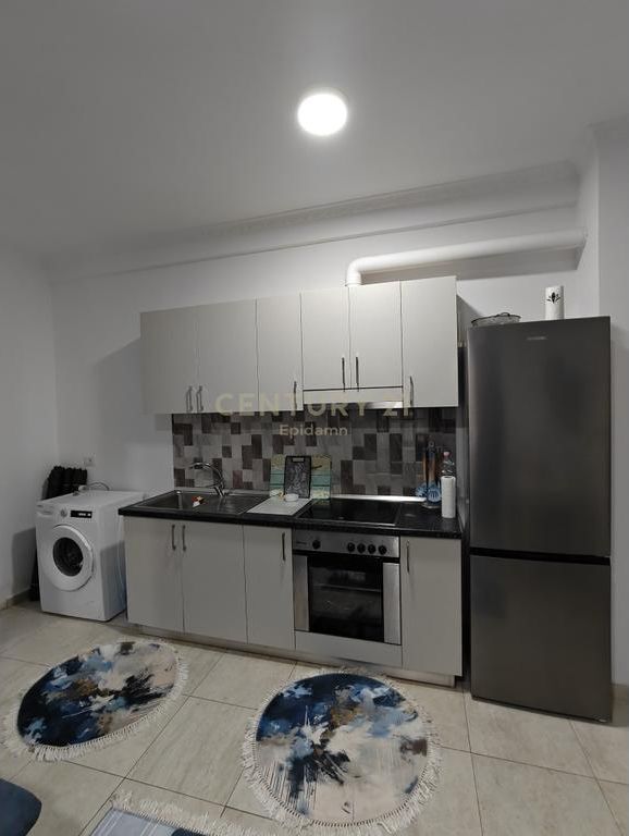 VENDESI APPARTAMENTO 1+1 CON CORTILE A GJIRI I LALZIT VICINO AL COMPLESSO "INSIFA"