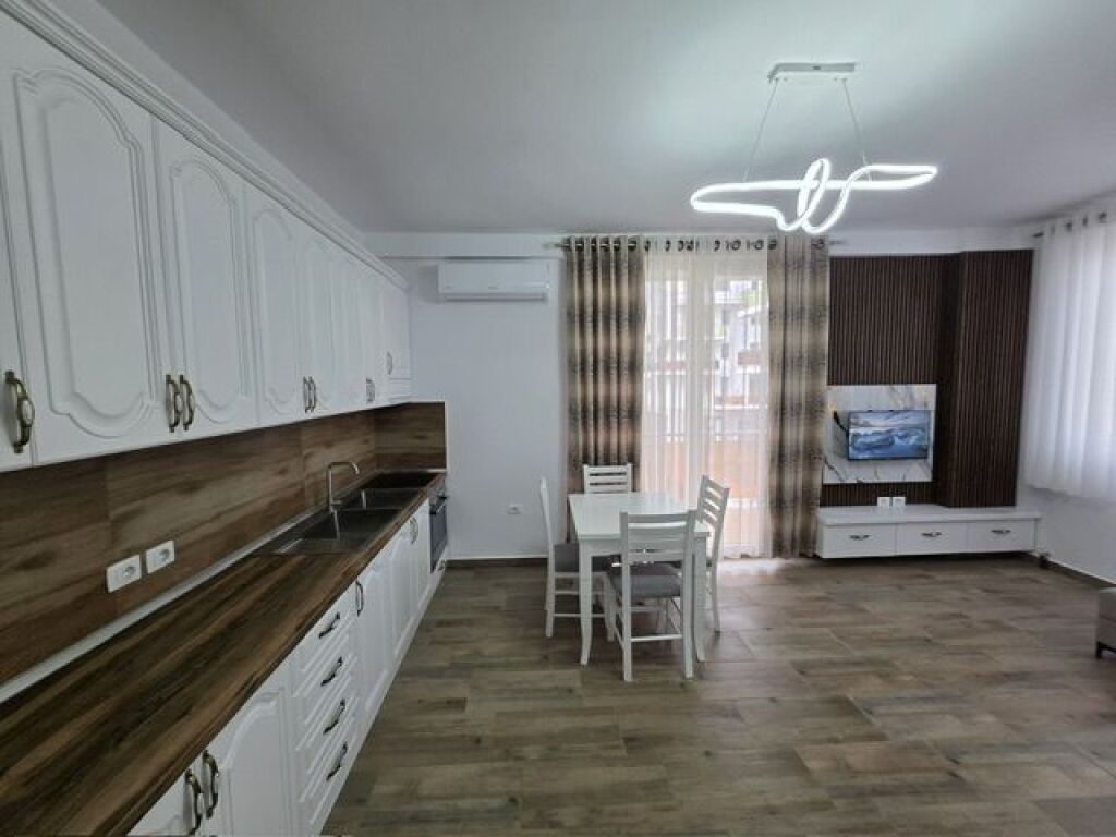 Appartamento 1+1 appena arredato vicino alla villa L2