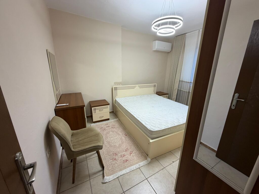 Jepet me qera apartament 1+1 📍 Tek Rruga Mine Peza 🏢 Kati i 3-të, pallat ekzistues (pa ashensor) 💶 Çmimi:50000 leke leke / muaj