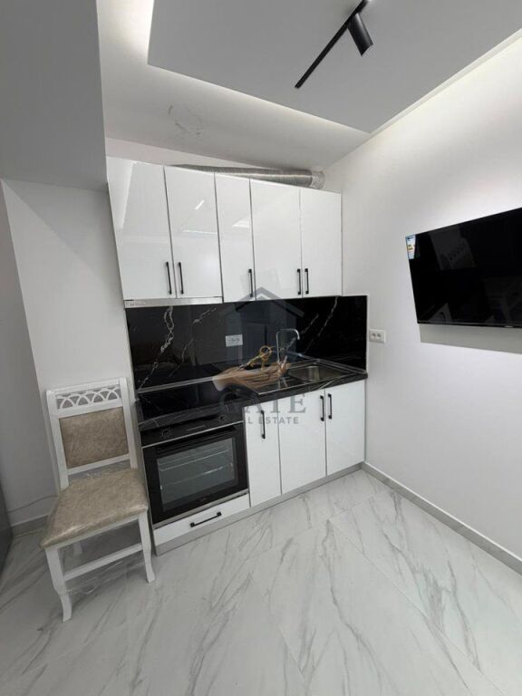 Jepet me qira apartament 1+1 – Kati 5 (pa ashensor) – Zona e Markatës, Durrës