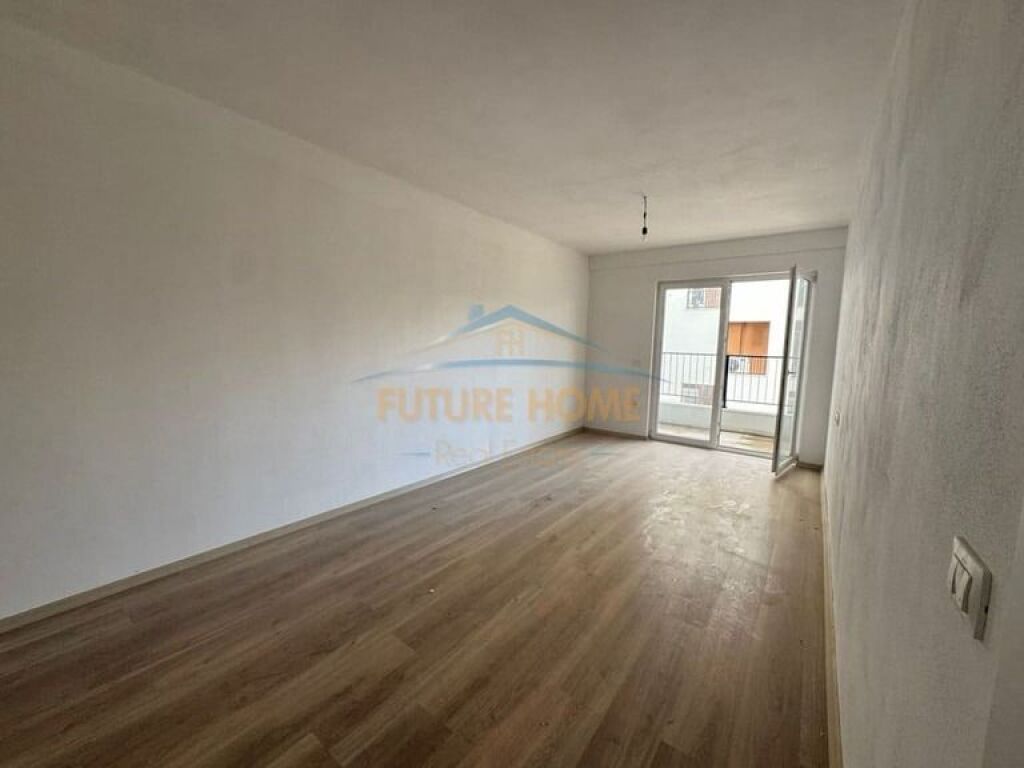Affitto, Appartamento 1+1, Kombinat, Tirana..