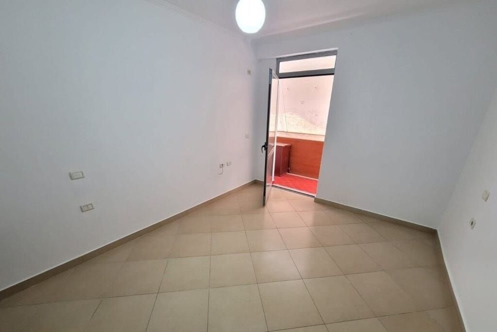 🏢 Apartament 1+1 me Qira  📍 Zona: Yzberisht💰 Çmimi: 300€