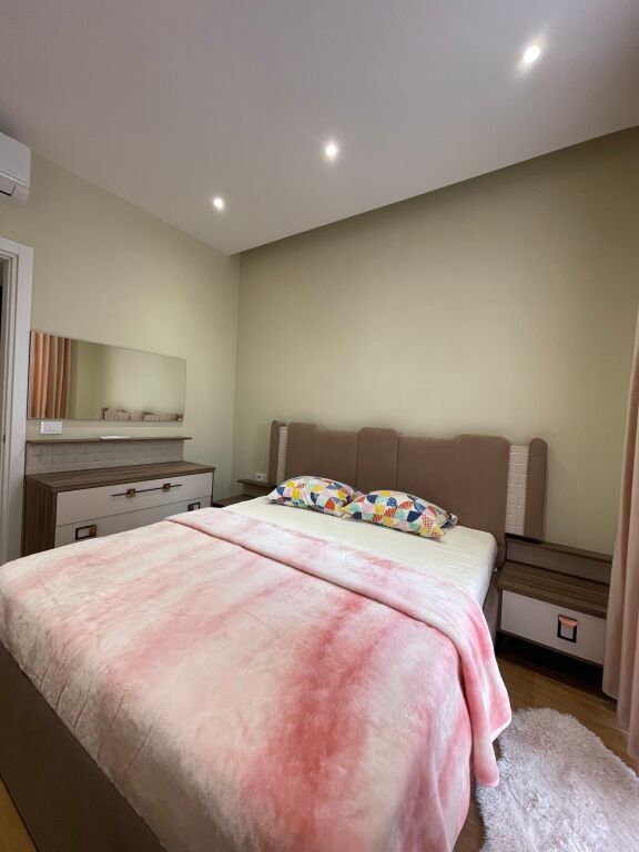 SHITET | Apartament 1+1 – Galeria Roma, Rruga e Kavajës