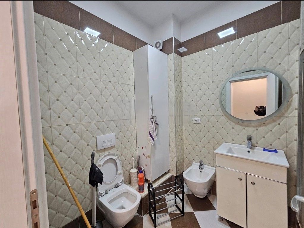 Apartament 1+1 me qira pranë Gjimnazit Partizani