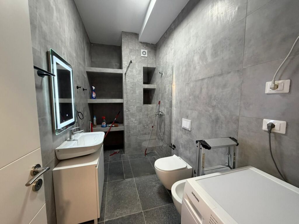 Apartment 1+1 for rent at Komuna e Parisit.
