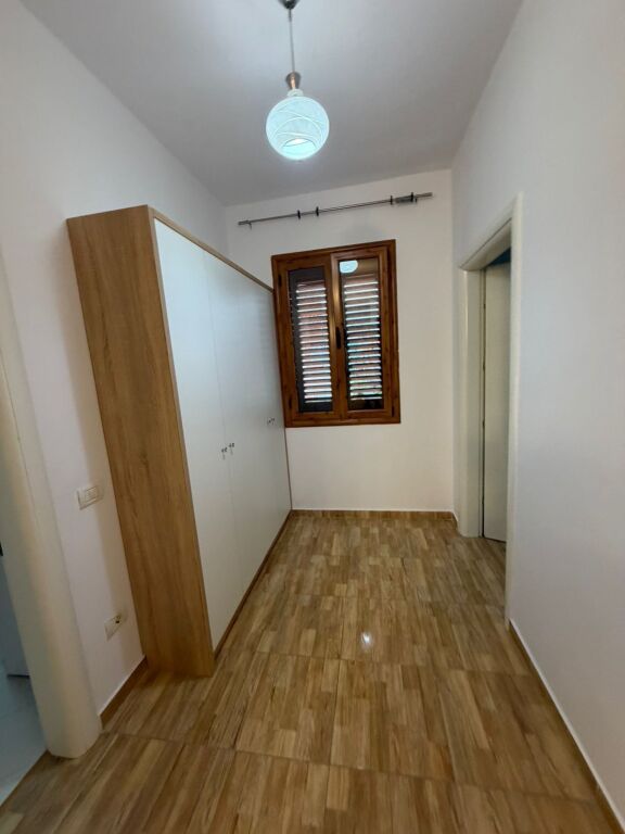 Jepet me qera 3+1 shtepi private ne Sauk