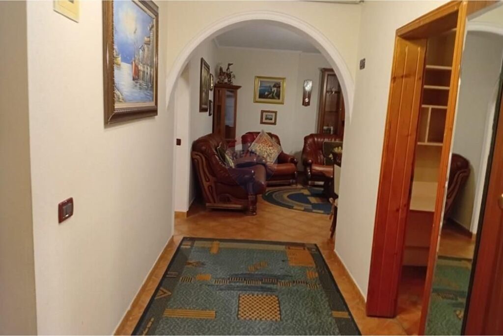 Jepet me Qira Apartament te Shkolla Sinan Tafaj