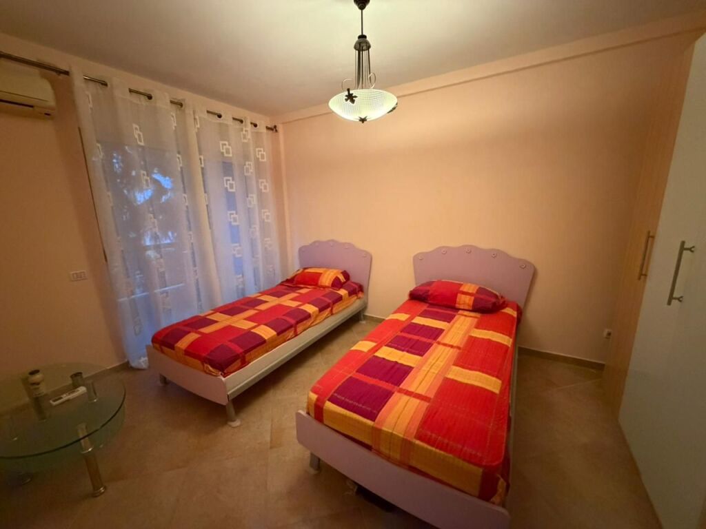 Apartament me qera 2+1+2 tek Kompleksi Colombo,Liqeni i Thate