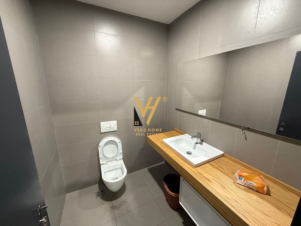 UFFICIO 85 M2 IN AFFITTO IN VIA ELBASAN 1.100 EURO