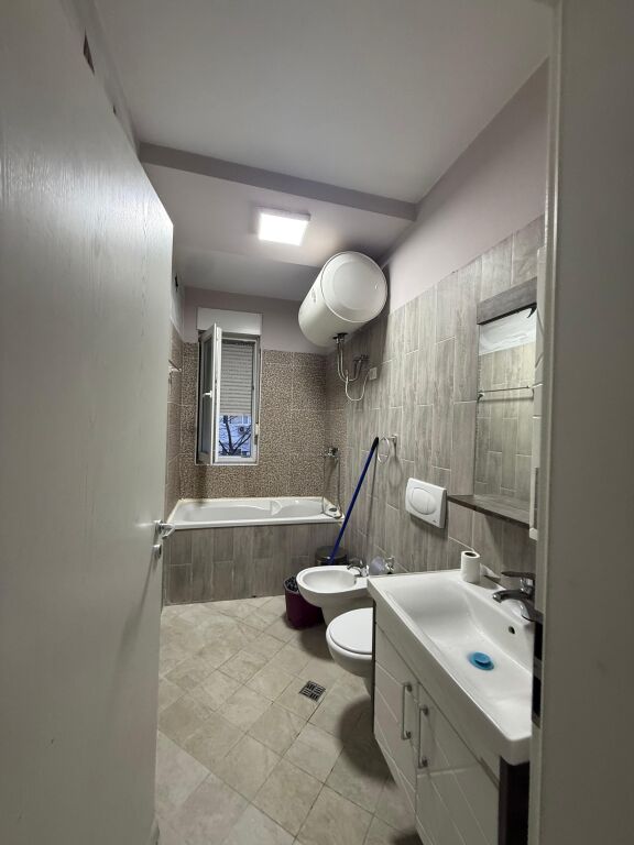 🏠 Jepet me qira Apartament 2+1+Bllk 📍21 Dhjetori, Kompleksi Magnet 💶 Çmimi: 620€/muaj