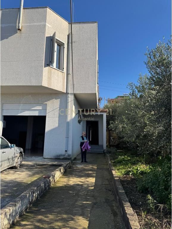 Villa in affitto – Arapaj, Durrës Posizione strategica vicino alla strada principale .
