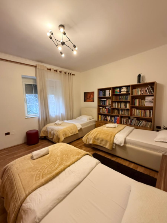 🏡 SHTËPI PRIVATE ME QIRA – TEK PAZARI I RI