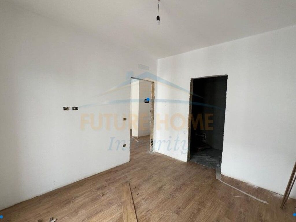 In vendita, Appartamento 2+1+2, Ingresso Tirana, Tirana.