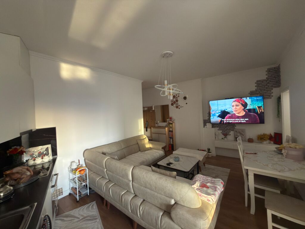 Apartament 2+1, Fresk!