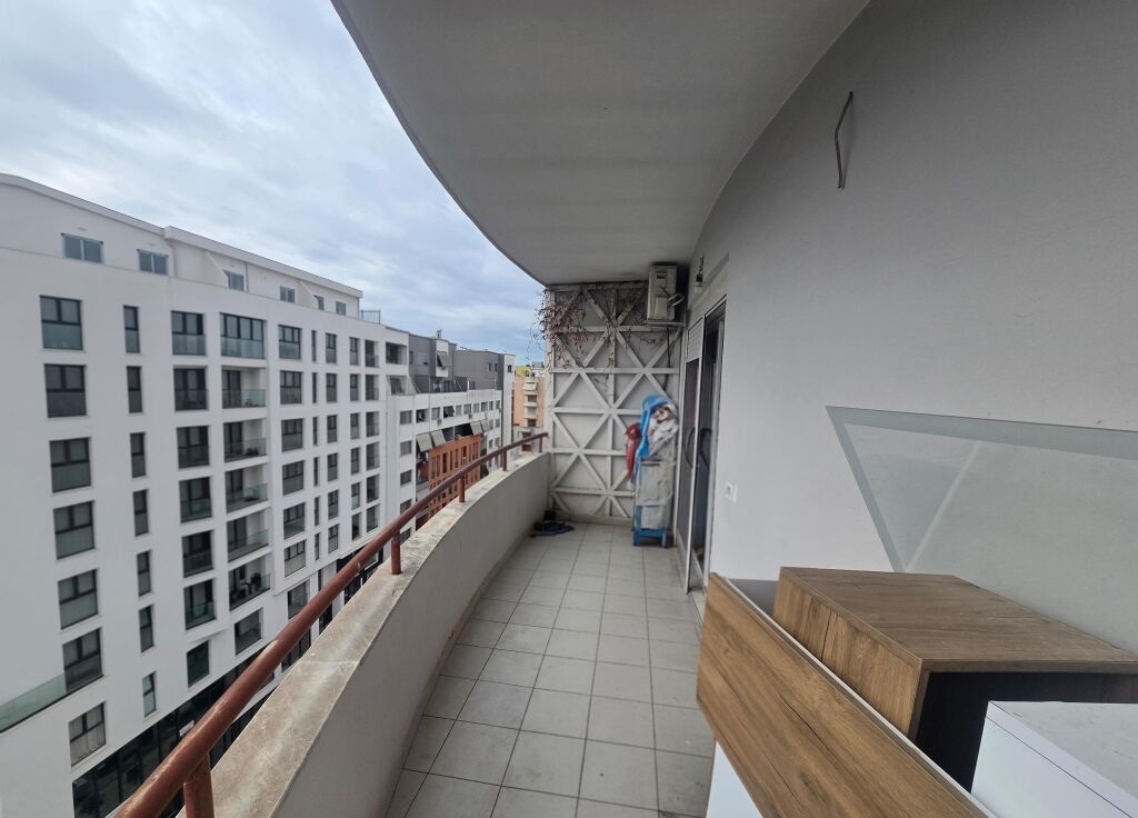 Apartament 1+1, Astir!
