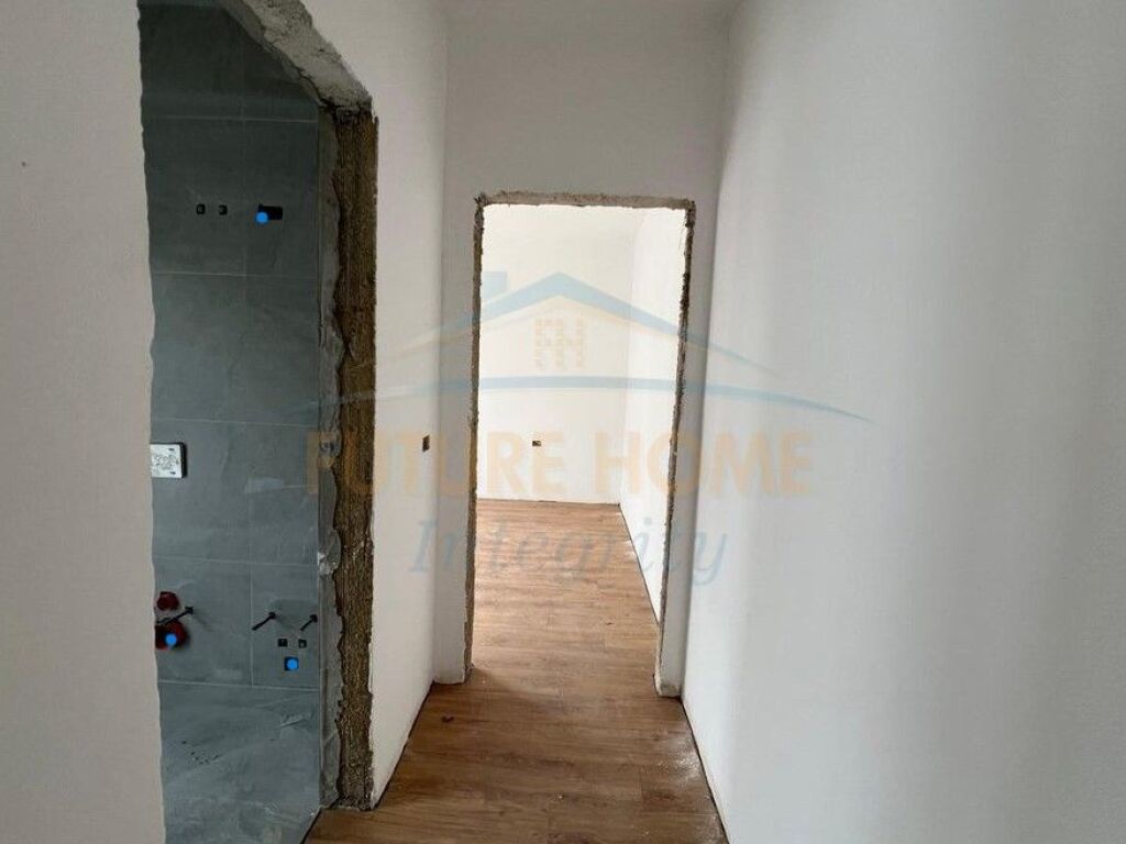 In vendita, Appartamento 2+1+2, Ingresso Tirana, Tirana.
