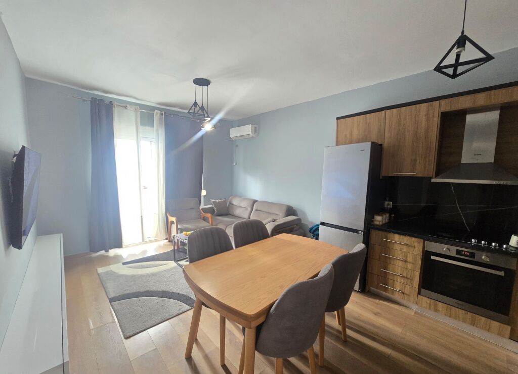 Apartament 1+1, Astir!