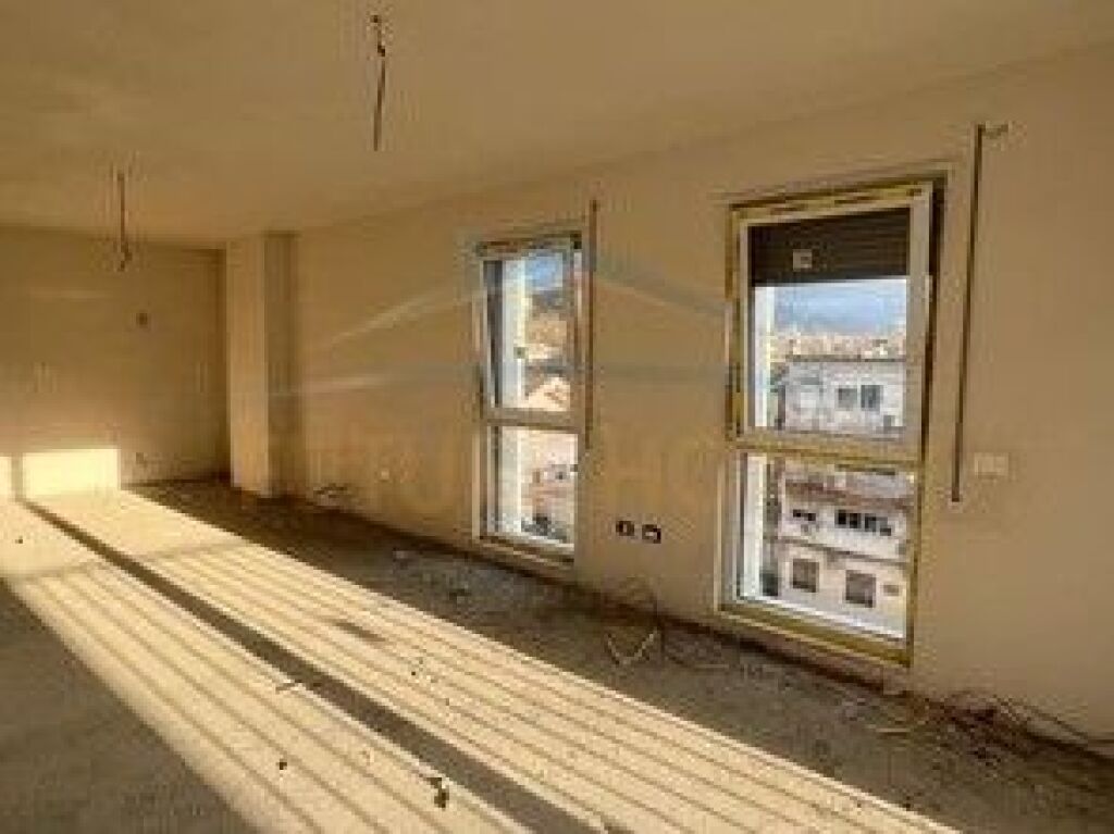 In vendita, appartamento 2+1+2, Xhamlliku, Tirana.