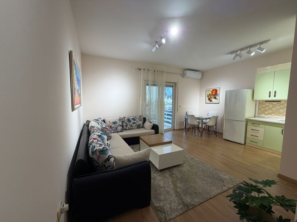Qira 650Euro / 2+1+2+P / Liqeni i Thate