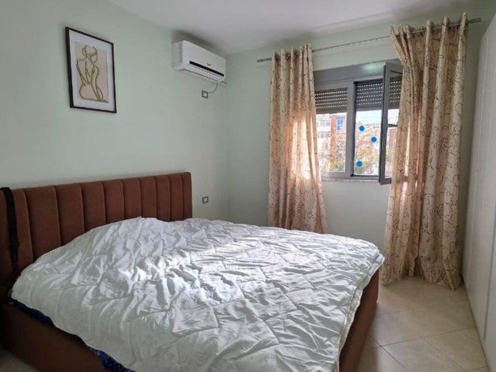 Shitet, Apartament 1+1, Oxhaku , Tiranë
