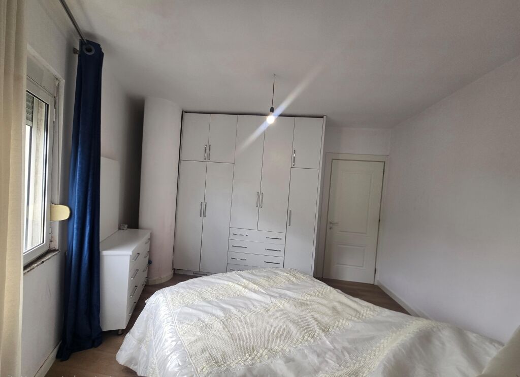 Apartament 1+1, Astir!