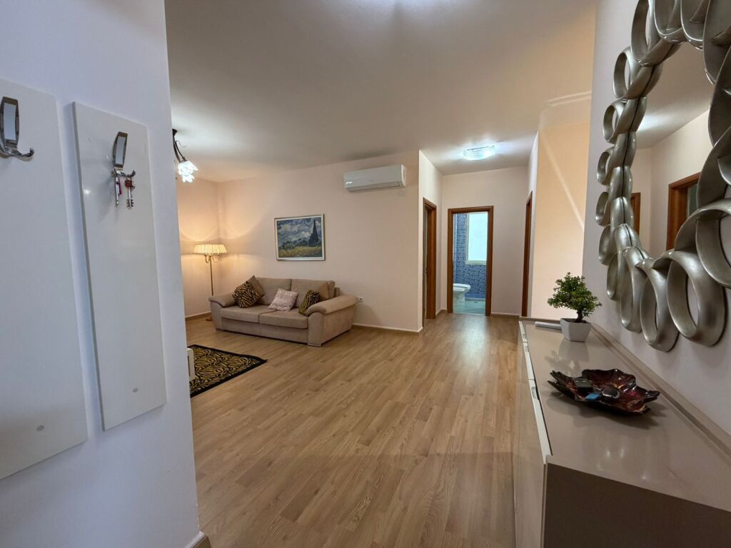 Qera Super Apartament 2+1+2+P , Liqeni i Thate