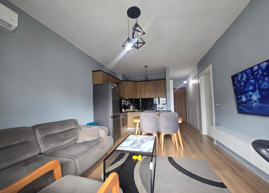 Apartament 1+1, Astir!